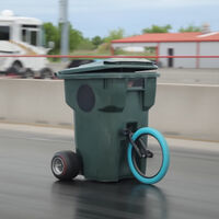 Un youtuber sin miedo a morir se ha hecho el cubo de basura más rápido del mundo