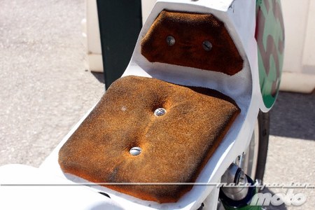 Asiento de piel vuelta.