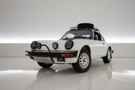 Participa en la subasta de este Porsche 911 Carrera de rally tan especial, estarás haciendo algo bueno