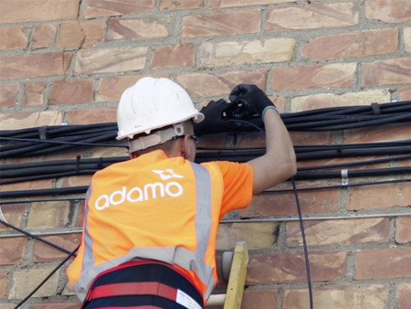 Adamo suma 170.000 hogares tras comprar cinco redes en España y busca alcanzar el millón a finales de año