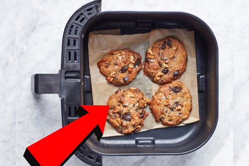 Puede parecer inesperado, pero has usado mal el papel en tu freidora de aire. Esta es la forma correcta de utilizarlo