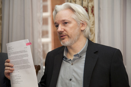 Julian Assange será expulsado en "horas o días" de la embajada de Ecuador y será detenido por Reino Unido, según WikiLeaks