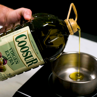 El Corte Inglés rebaja la garrafa de aceite de oliva virgen extra Coosur mucho más que Carrefour, Alcampo o Eroski