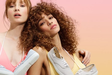Las zapatillas Victoria ya no son cómo las conocías: ellas también sufren la metamorfosis Balenciaga