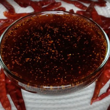 El truco de la abuela para que la salsa macha no se amargue y quede bien picosita