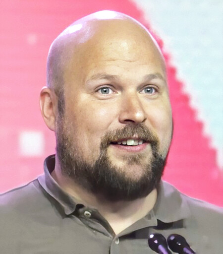 Notch Receives The Pioneer Award At Gdc 2016 Cropped