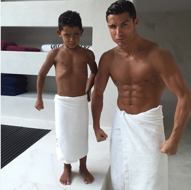 Cristiano Ronaldo y su hijo: de tal palo, tal astilla