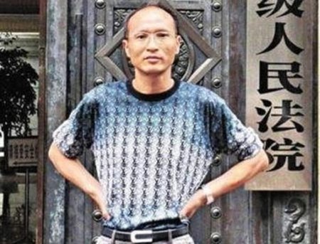 El bloguero chino que ha pasado un año en un "campo de trabajo" por denunciar la corrupción de Bo Xilai