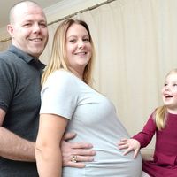 Una mujer quedó embarazada de dos pares de gemelas idénticas en su último intento con la Fecundación In Vitro 