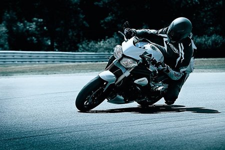 La Speed Triple en circuito