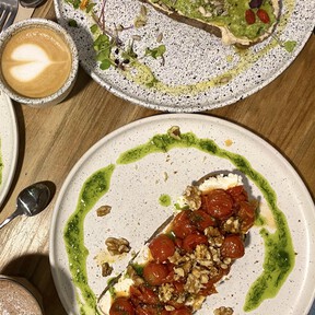 Las cafeterías de especialidad de Madrid que recomiendo una y otra vez: mis imprescindibles para desayunar en la capital 