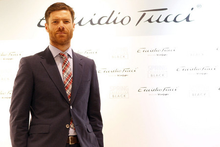 El mediocentro español Xabi Alonso repite como imagen de Emidio Tucci