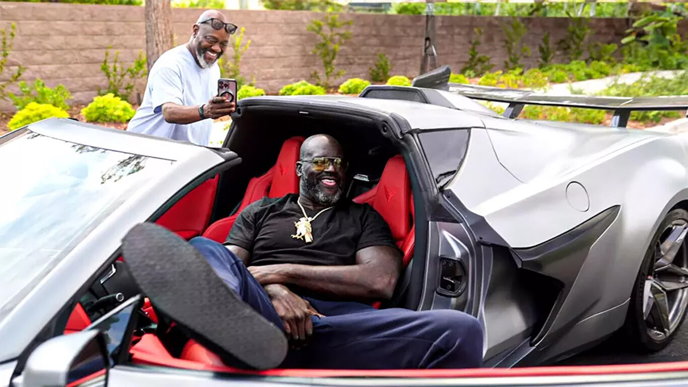 その他 Crown e SHAQUILLE O'NEAL AUTO Shaquille O'Neal insistiu em comprar um Corvette Z06 no qual ele