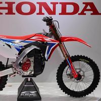 Así corre, salta y suena el prototipo de moto eléctrica offroad de Honda, la CR Electric Proto