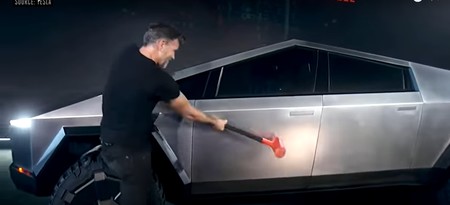 Tesla Cibertruck Roto 2