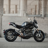 La Zero SR/F se viste de fibra de carbono para los mismos 110 CV y 320 km de autonomía, por 1.249 euros más