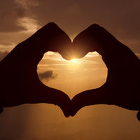 Piden ayuda a través de Internet para su bebé, que nació sin extremidades, y la respuesta de la gente les da una gran lección