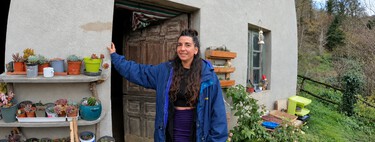 María, de 32 años, vive en una aldea de Asturias en medio del bosque: "Una vez la encontré, sentí que había posibilidades de que este fuera mi hogar"