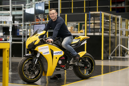 La Aurora es una superdeportiva eléctrica con 203 CV que tiene como objetivo el podio del Tourist Trophy Isla de Man