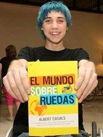 El chico que viajó desde Barcelona a Nueva Zelanda en silla de ruedas (y sin dinero) 