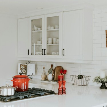 ¿Poco sitio en la cocina? Este estante de Ikea te sirve para colgar todas las mierdas que no sabes dónde meter