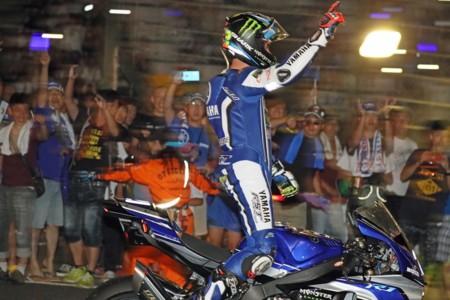 El vídeo de Suzuka, con la Yamaha surcando la noche y Pol Espargaró homenajeando a Luis Salom