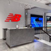 New Balance liquida a mitad de precio las zapatillas que mejor combinan con nuestro armario de verano 