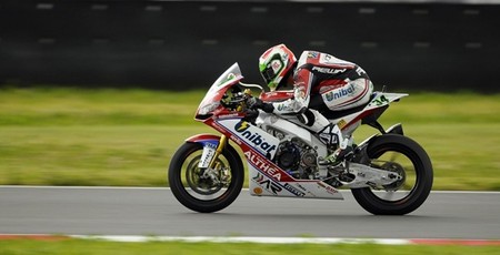 Superbikes Rusia 2013: Davide Giugliano da la sorpresa en la Superpole y Tom Sykes sufre una caída