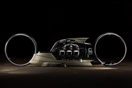 ¡Rozando lo absurdo! Esta moto de un expiloto de F1 tiene motor de avión, 300 CV y llantas enormes sin buje