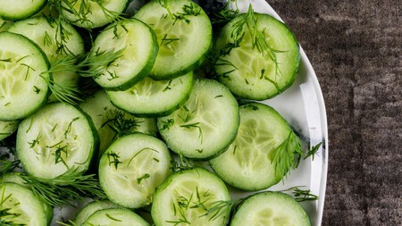 Mi ensalada favorita sin lechuga: 5 ingredientes, lista en 10 minutos y perfecta para la cena