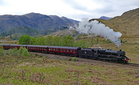Una familia queda atrapada en las altas tierras de Escocia y es rescatada por el mismísimo Hogwarts Express