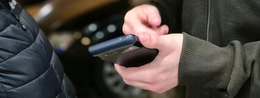 Esto es lo que pasó cuando diez adolescentes cambiaron su smartphone por un dumbphone  