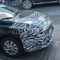 El Nissan Versa cambiará este año y su rediseño ya rueda en México: esto podemos esperar de su actualización 