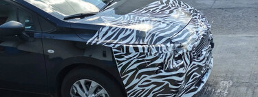 El Nissan Versa cambiará este año y su rediseño ya rueda en México: esto podemos esperar de su actualización 