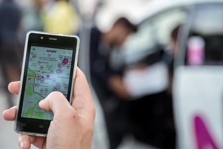 ¿En coche compartido al Aeropuerto de Madrid? Aena busca ofrecer un aparcamiento para el carsharing
