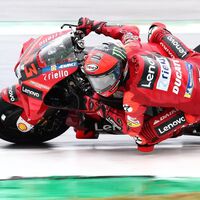 Pecco Bagnaia bate a Aleix Espargaró y Fabio Quartararo en Assen para intentar iniciar la remontada roja