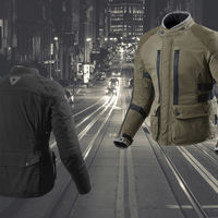 Mitad urbanita, mitad aventurera y muy premium. Así es la Rev'It! Sand Urban, una chaqueta de 500 €