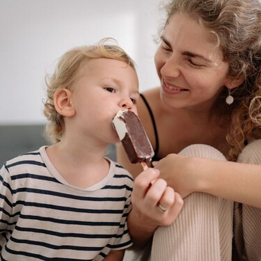 La compra de helados en España no para de crecer, pero hay una categoría que crece especialmente: la que nos lleva a comer más pensando que comemos menos 