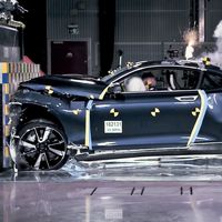 Este vídeo demuestra que Polestar puede hacer con fibra de carbono coches tan seguros como un Volvo