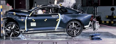Este vídeo demuestra que Polestar puede hacer con fibra de carbono coches tan seguros como un Volvo