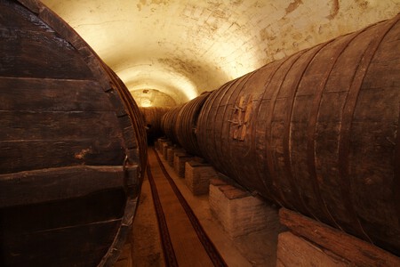 Bodega Dentro Del Palacio De Los Mencos