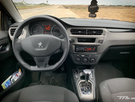 Peugeot 301 interior