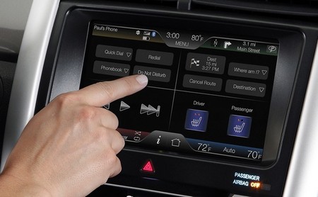 ¿Llegará a existir algún día la tecnología ideal para evitar que nos distraigamos o aburramos al volante?