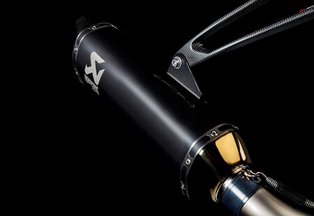 Akrapovic celebra sus 30 años con una serie limitada de 30 escapes de titanio para la Kawasaki Ninja ZX-10R