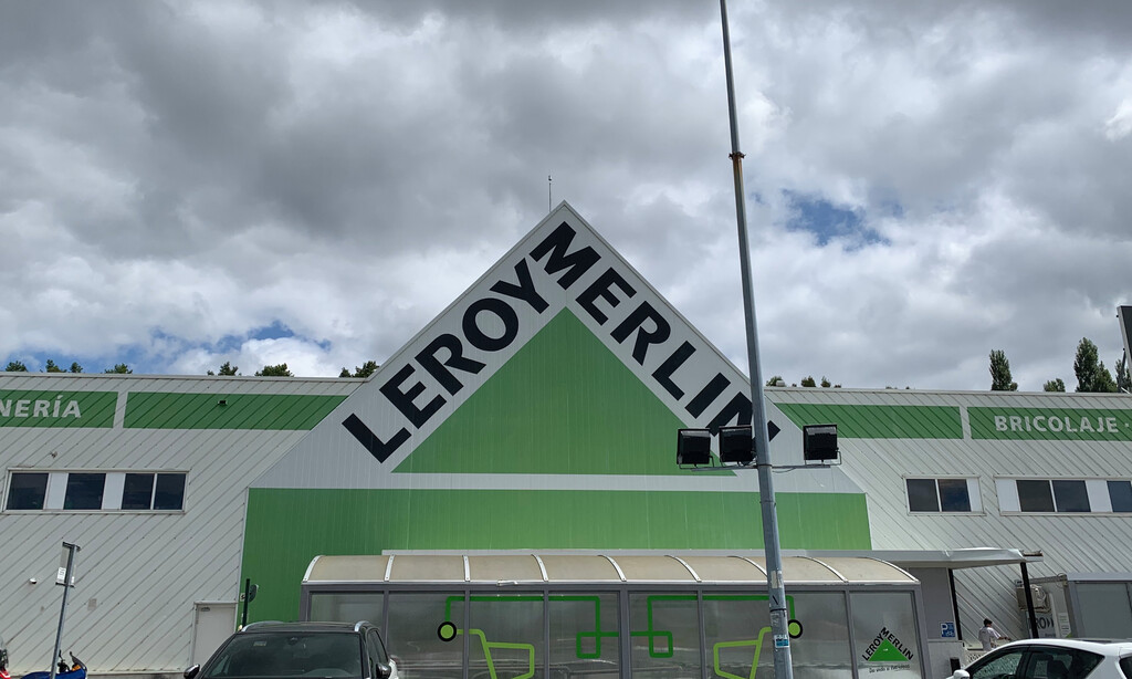 Esta chimenea eléctrica (sin humos ni obras) es ideal para pasar el invierno en casa: en Leroy Merlin está a más de la mitad de precio 