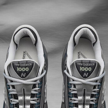 New Balance tiene las zapatillas azul galáctico más modernas que renuevan una silueta noventera. Lo mejor es que están de rebajas