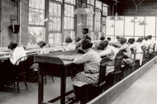Trabalhadoras da U.S. Radium. Créditos: Wikimedia Commons