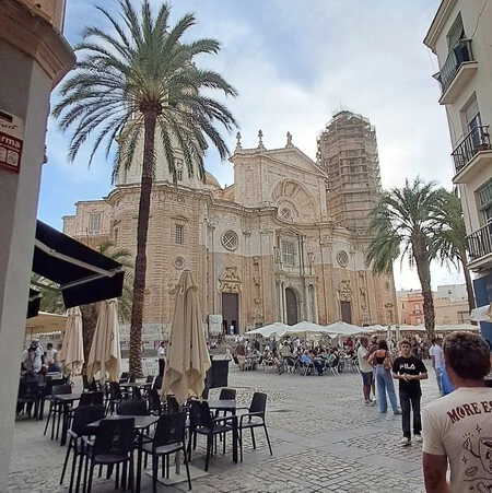 Todos Los Madrilenos Se Van A Valencia Por La Cercania Pero Pocos Eligen A La Sirena Del Oceano Para El Verano Es La Joya De Andalucia