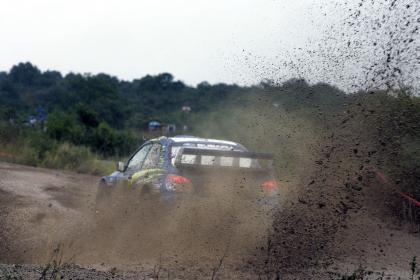 El Subaru de Solberg no aguanta el final del rally