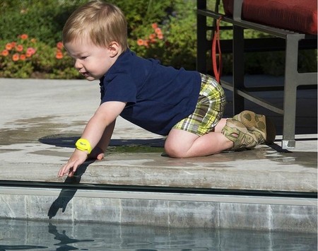 Ten controlados a los pequeños nadadores de la casa con iSwimband